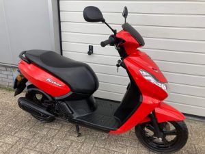 Peugeot Kisbee 4 takt E4 tweedehands snorscooter